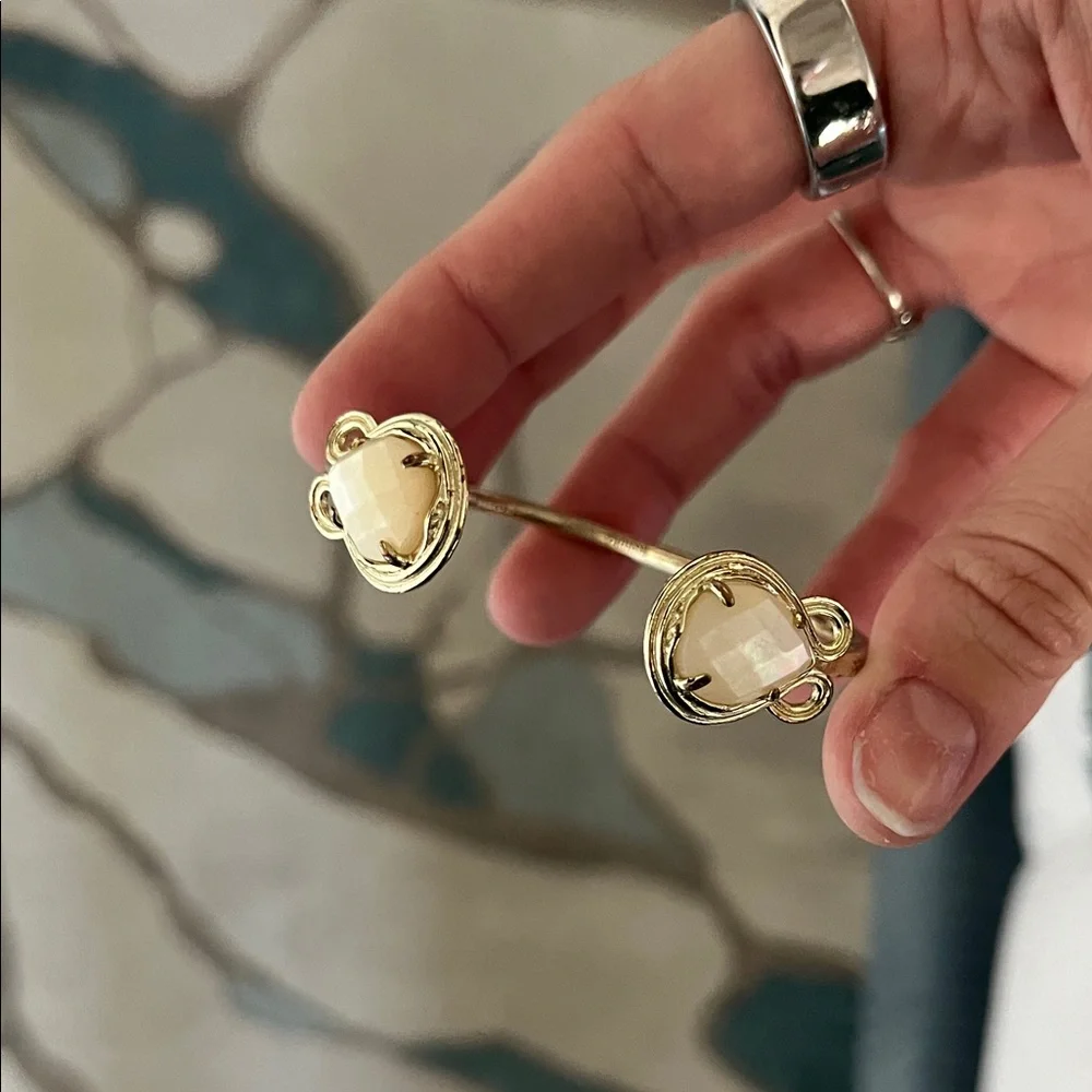 Kendra Scott -Elegant Gold and White Women's Bracelet - Picture 2 of 3